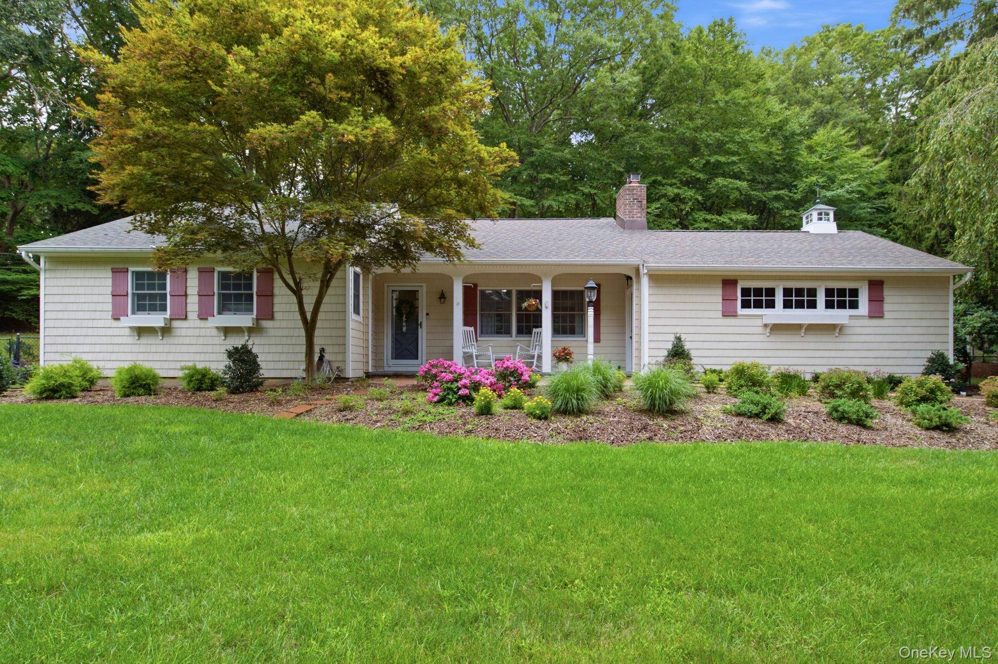 3 Valleyview DR, Northport, NY 11768