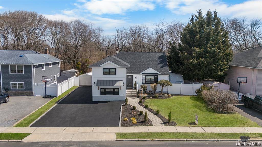 53 Elizabeth DR, Bethpage, NY 11714