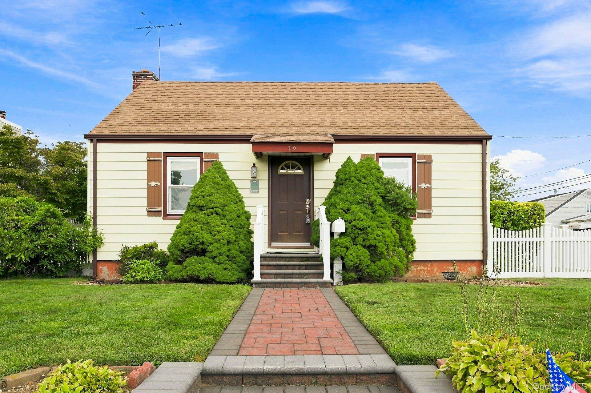 39 Emma ST, Bethpage, NY 11714