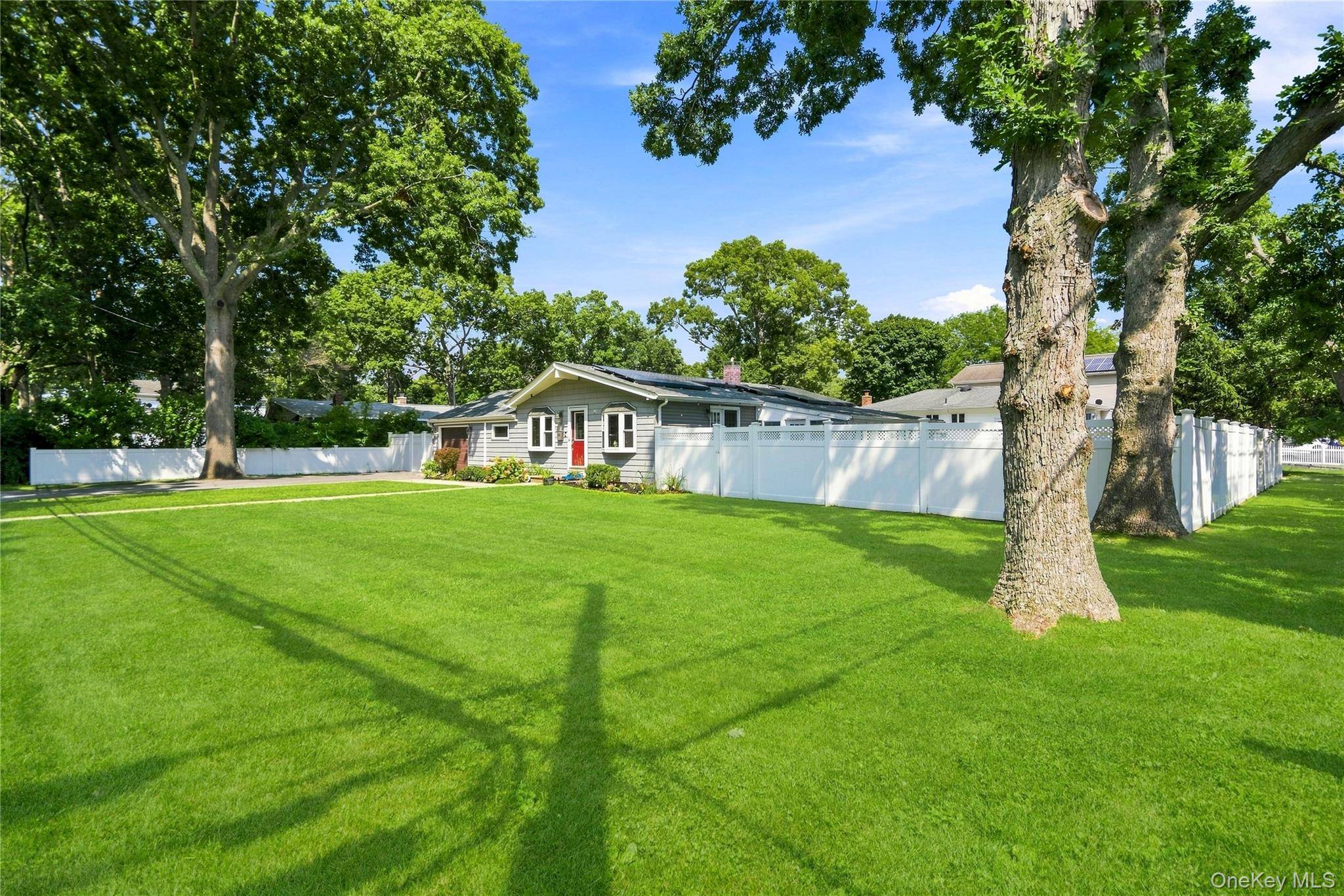 91 Spruce AVE, West Islip, NY 11795