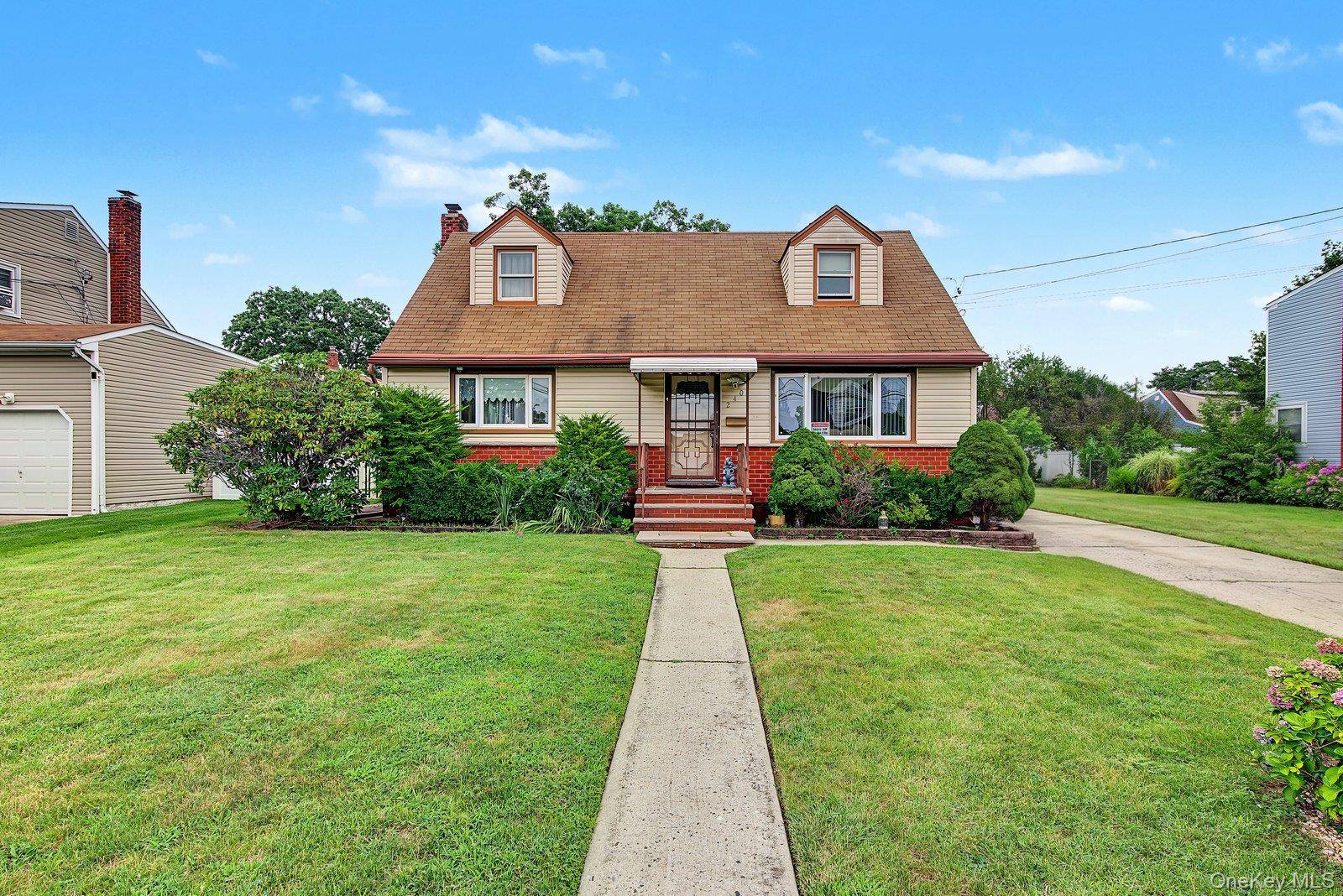 240 28th ST, Copiague, NY 11726