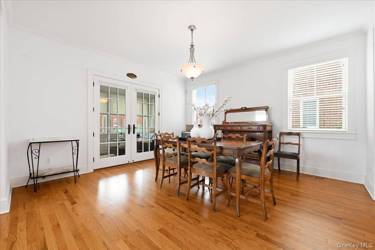 729 W Penn ST, Long Beach, NY 11561