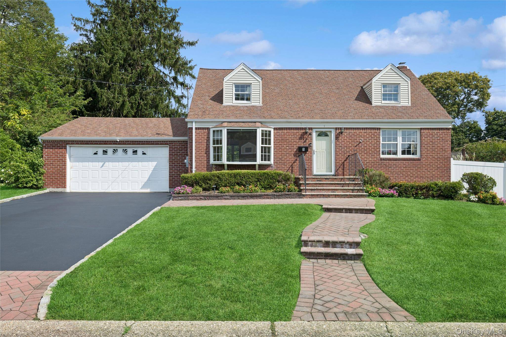 1 Clare DR, East Northport, NY 11731