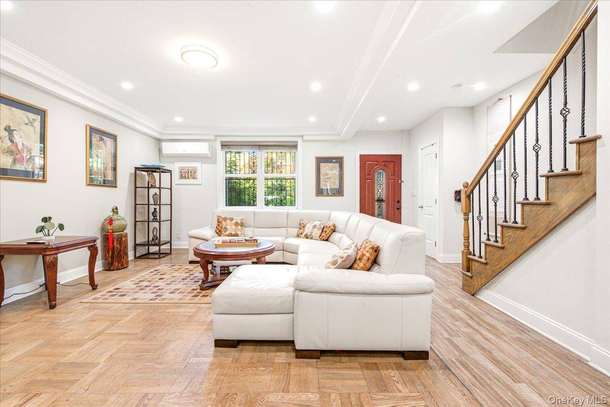 67-30 Harrow ST, Forest Hills, NY 11375