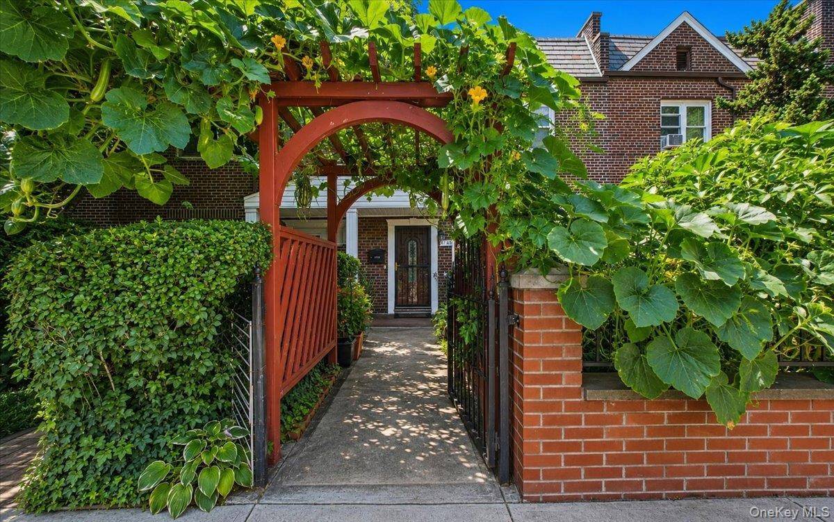 67-30 Harrow ST, Forest Hills, NY 11375