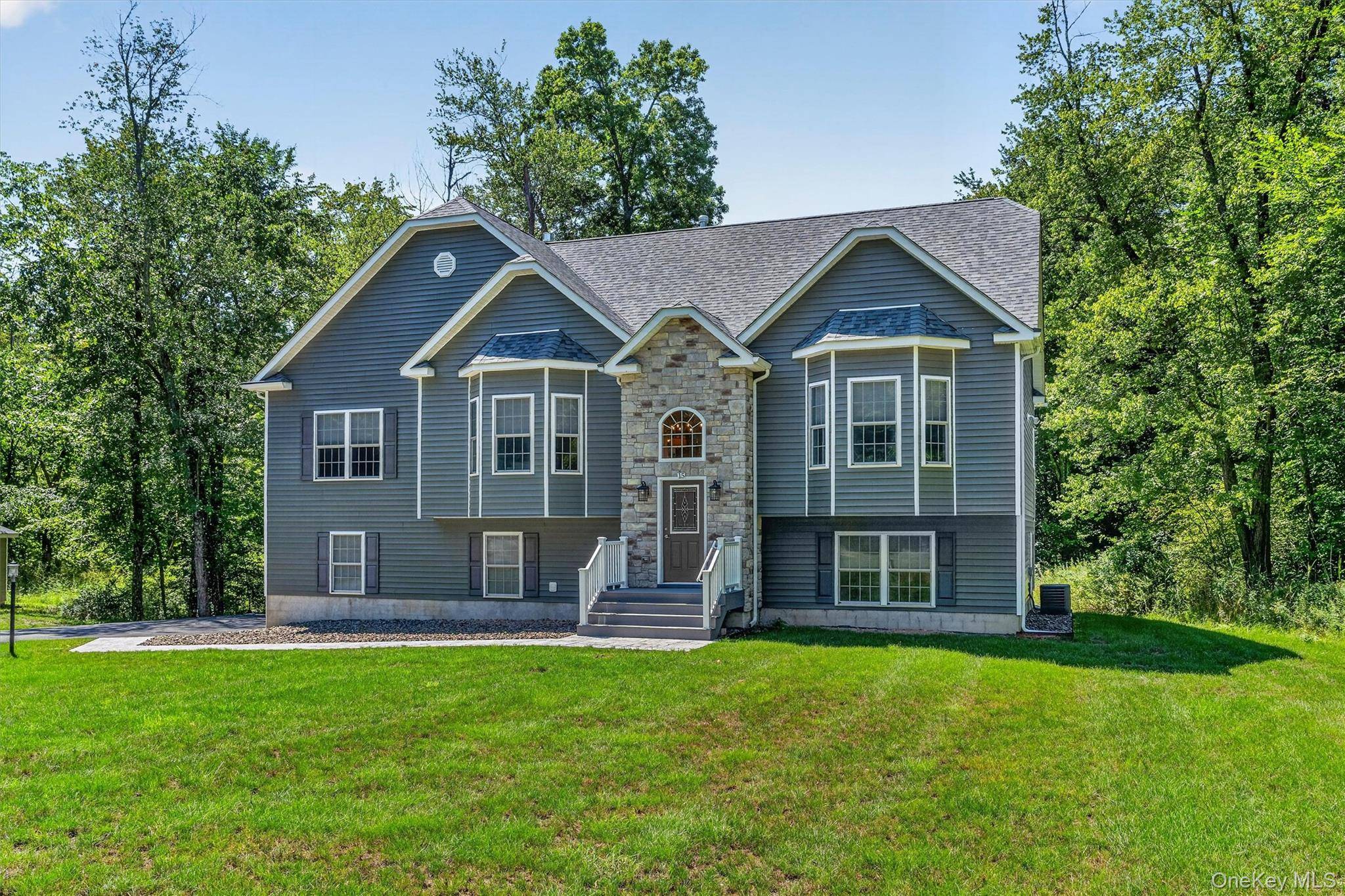 15 Alpine LN, Washingtonville, NY 10992