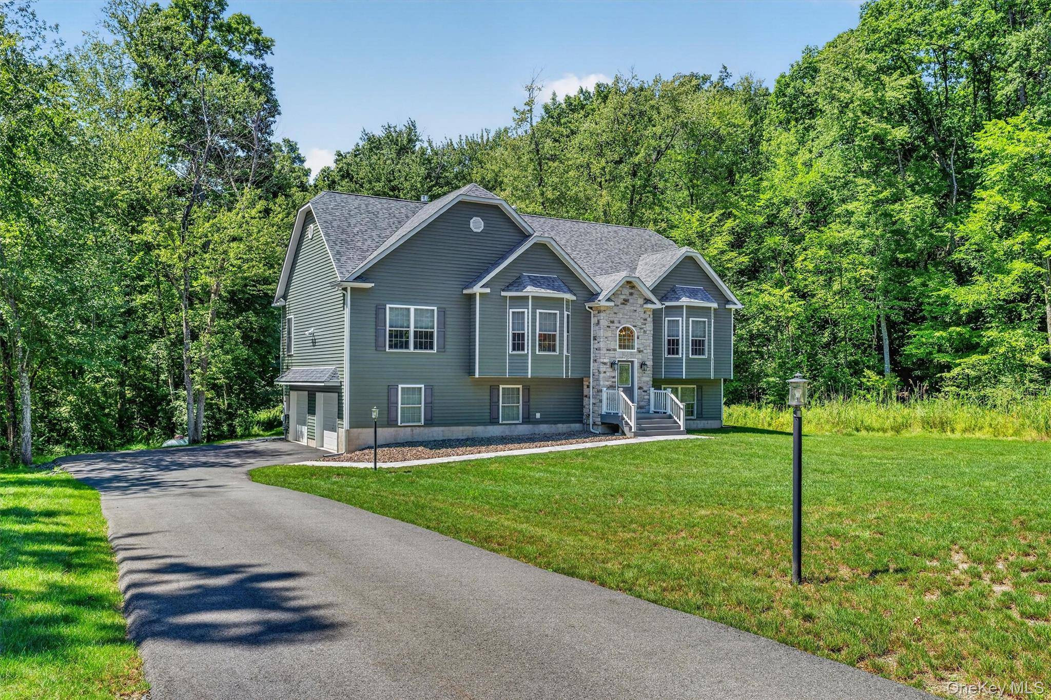 15 Alpine LN, Washingtonville, NY 10992