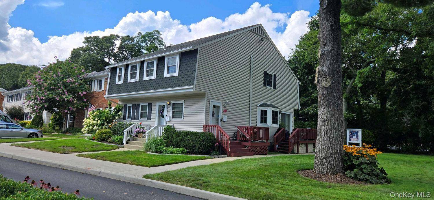251 Village DR #251, Hauppauge, NY 11788