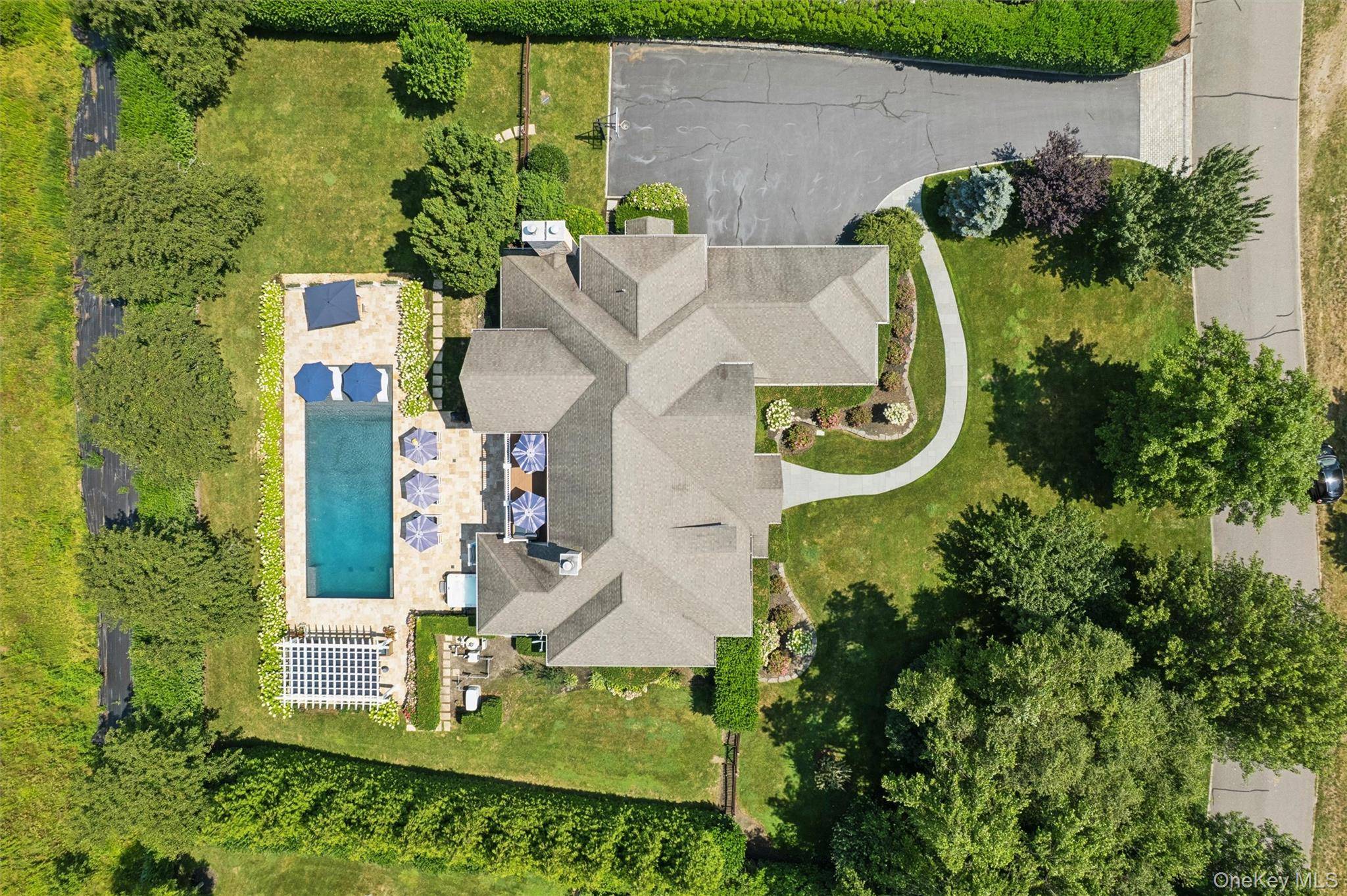 2675 Laurel TRL, Laurel, NY 11948