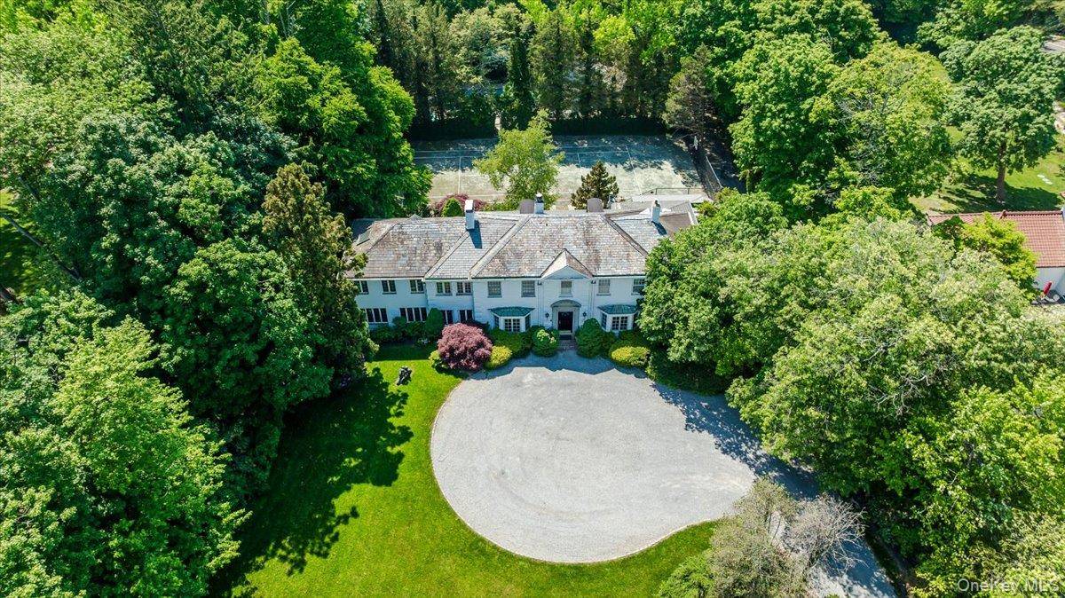 126 Station RD, Great Neck, NY 11024