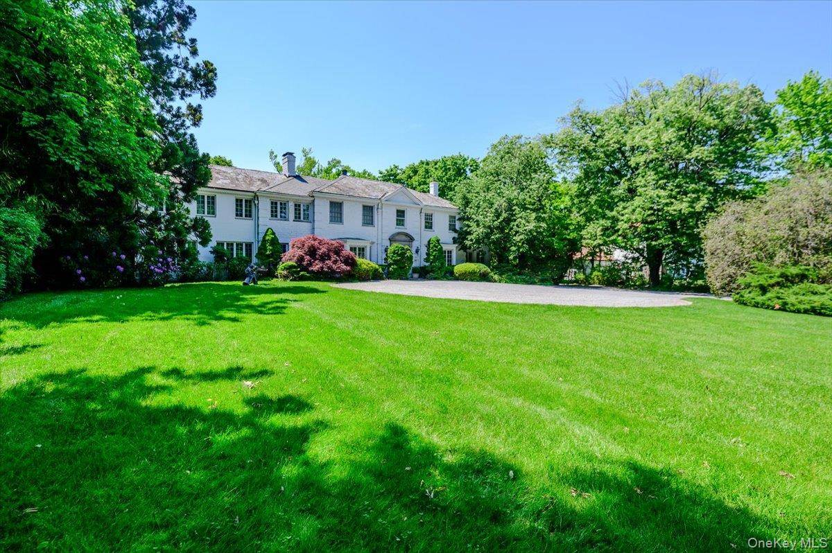 126 Station RD, Great Neck, NY 11024