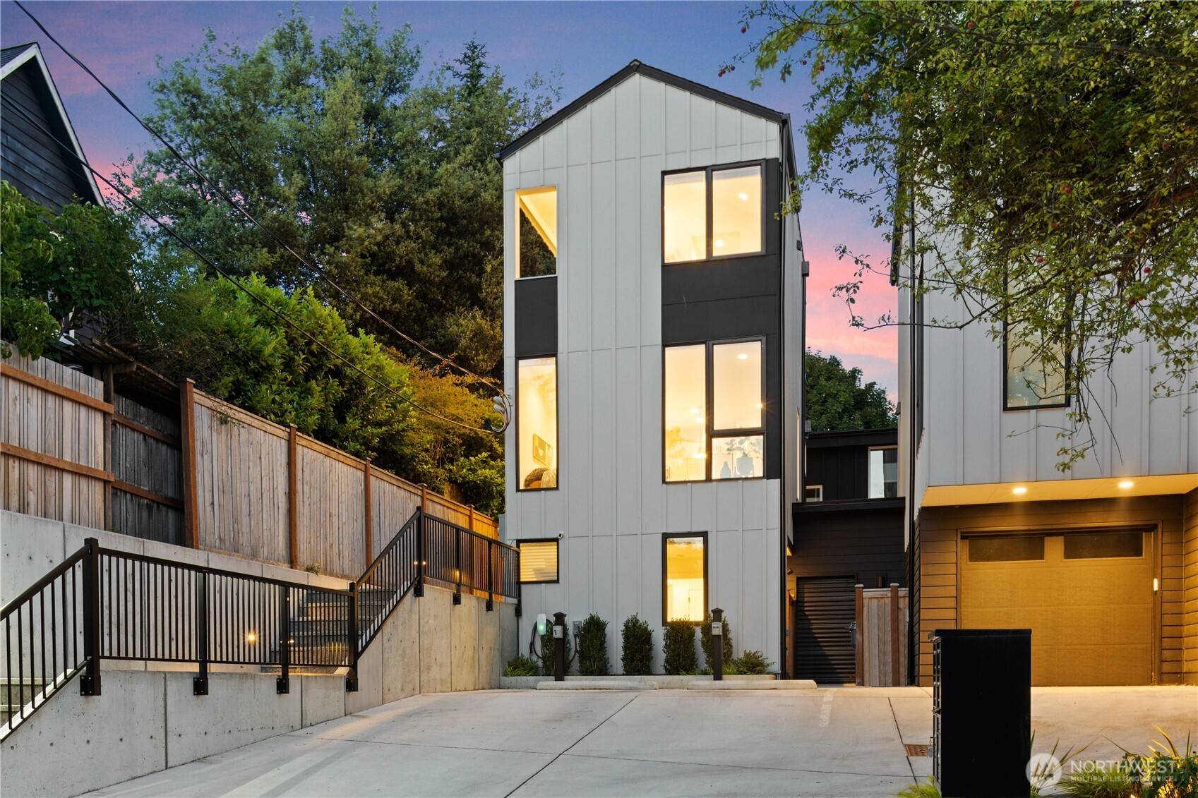 4218 Latona AVE NE #2, Seattle, WA 98105