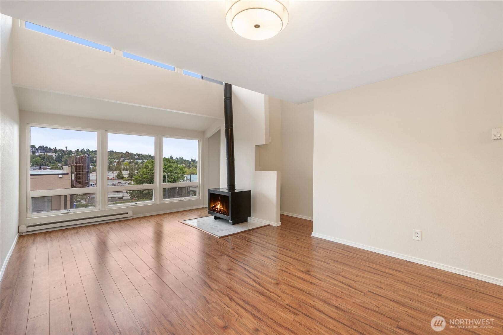 3609 14th AVE W #208, Seattle, WA 98119