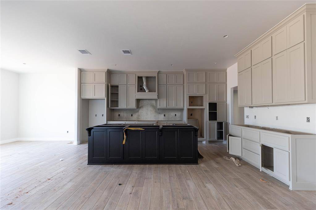 8405 NW 153rd ST, Edmond, OK 73013