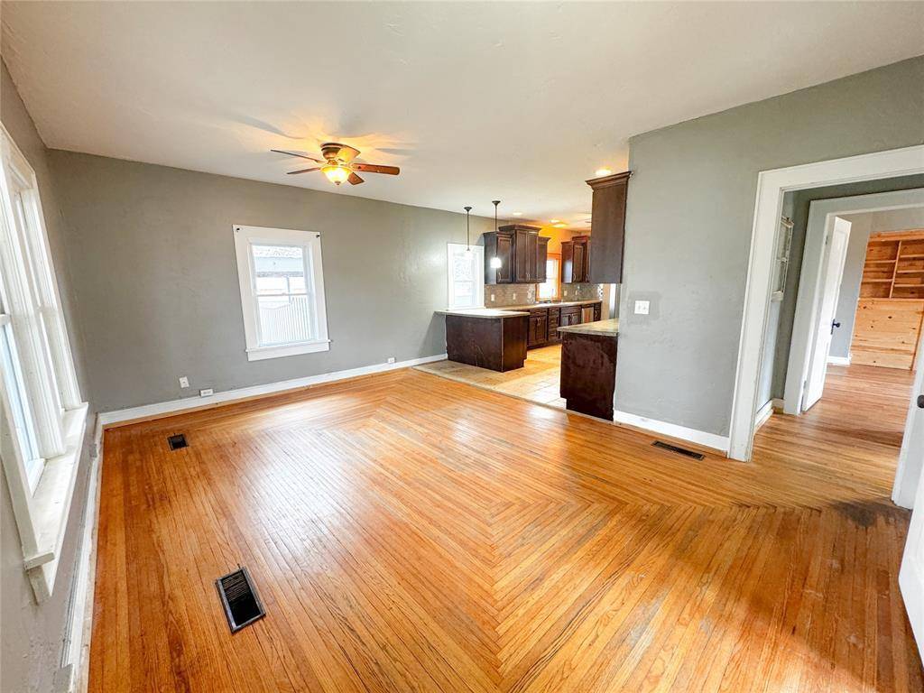 504 N Walnut ST, Seiling, OK 73663