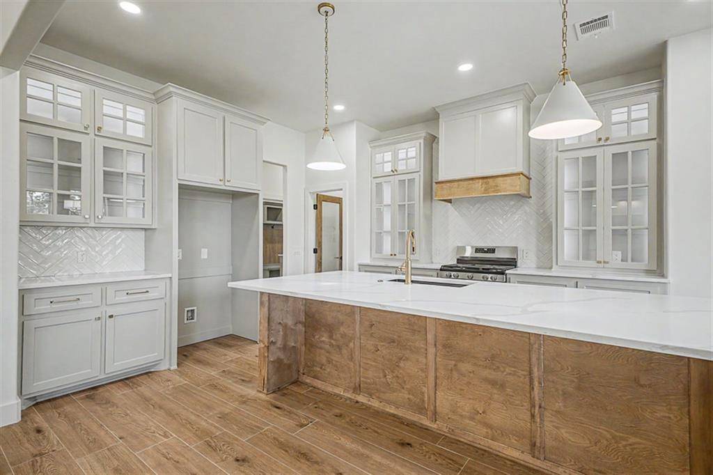 3072 Road Runner CT, Guthrie, OK 73044
