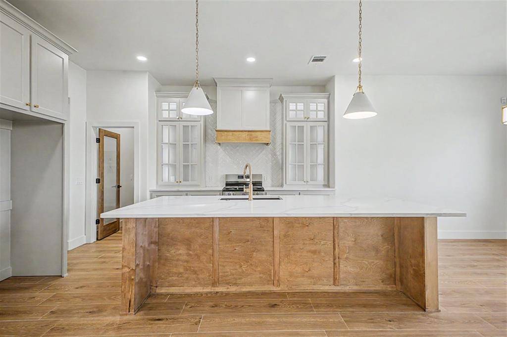 3072 Road Runner CT, Guthrie, OK 73044