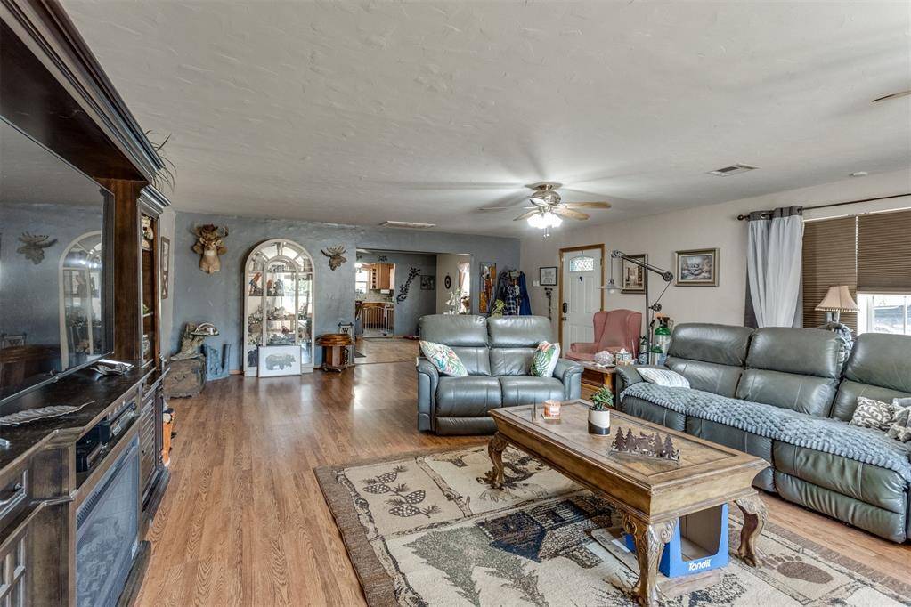 334486 E Highway 62, Mcloud, OK 74851