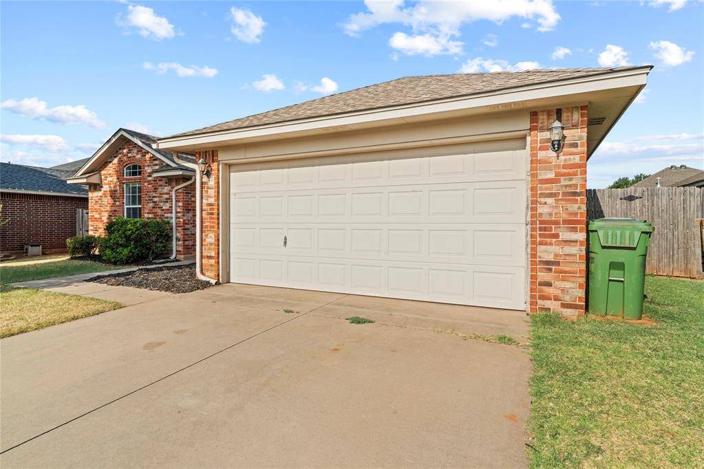 620 McConnell DR, Yukon, OK 73099