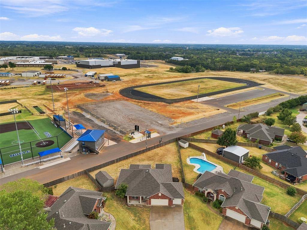 1280 Douglas CIR, Noble, OK 73068