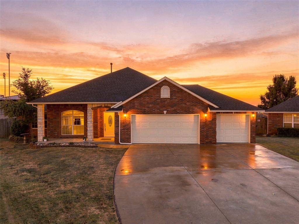 1280 Douglas CIR, Noble, OK 73068