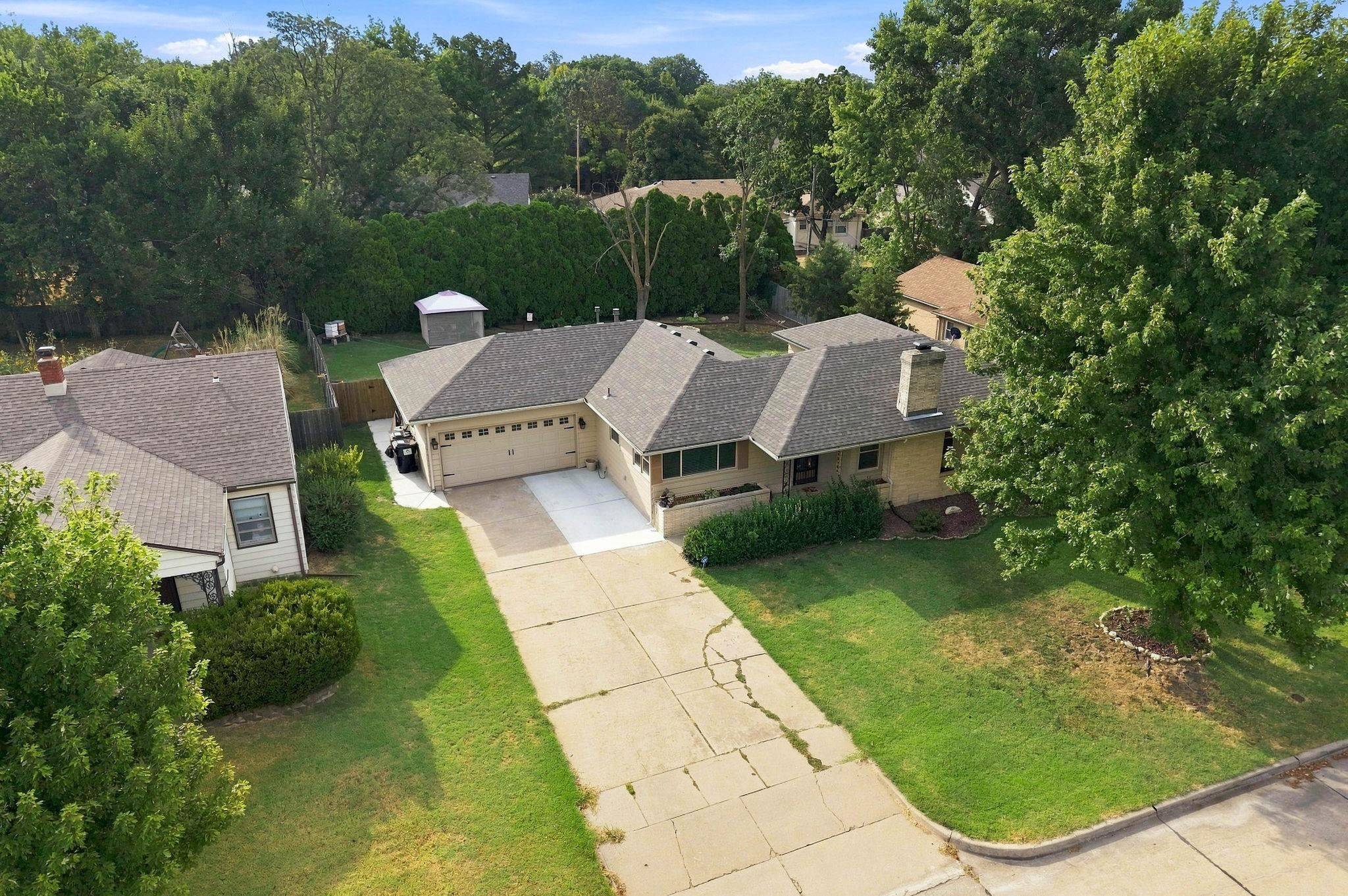 222 N Brookside St, Wichita, KS 67208