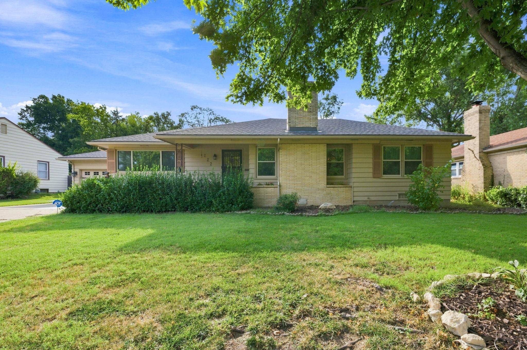222 N Brookside St, Wichita, KS 67208