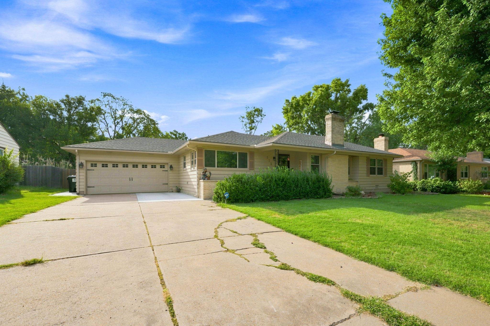 222 N Brookside St, Wichita, KS 67208