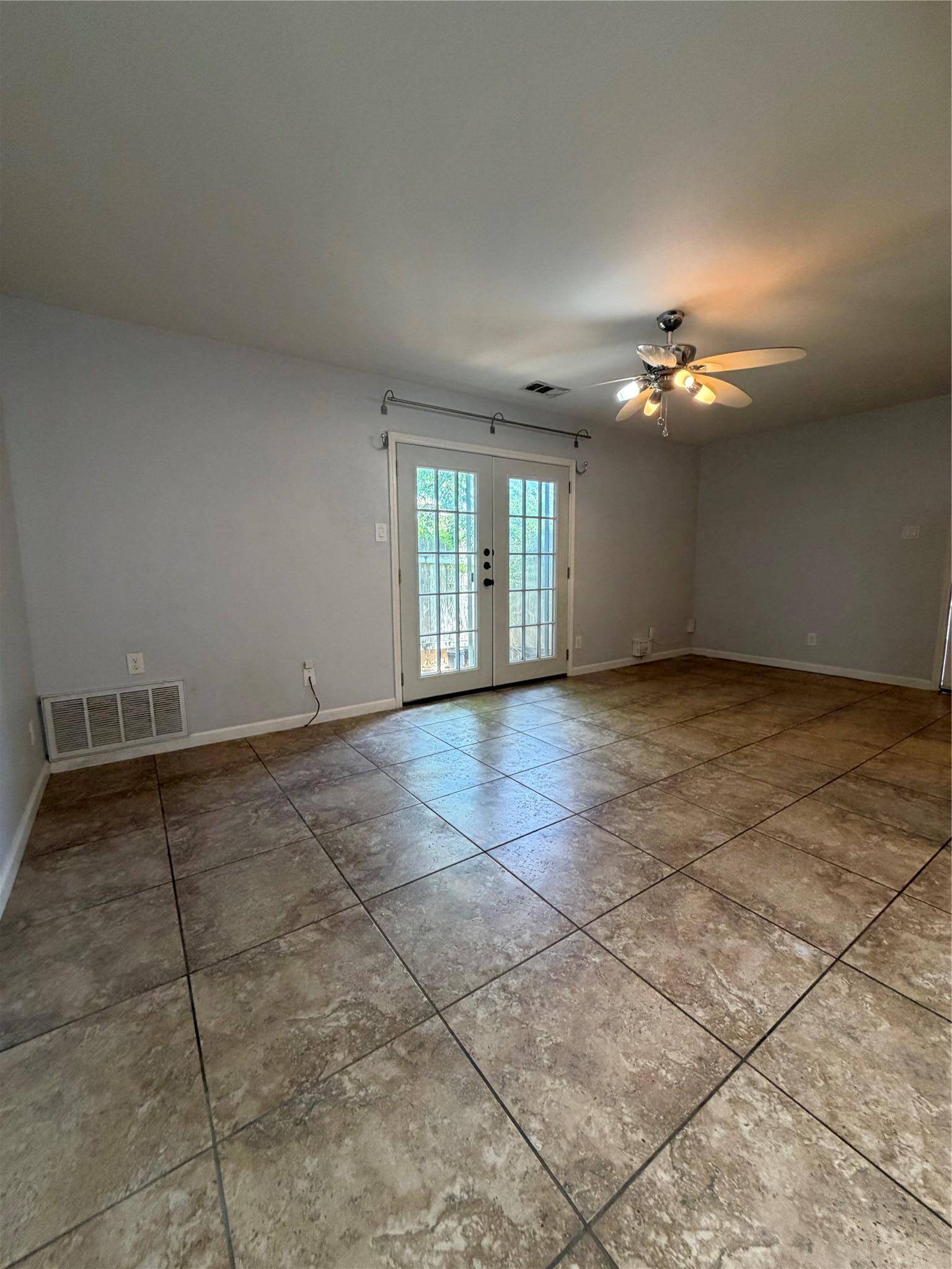2303 Barton Village CIR #101, Austin, TX 78704