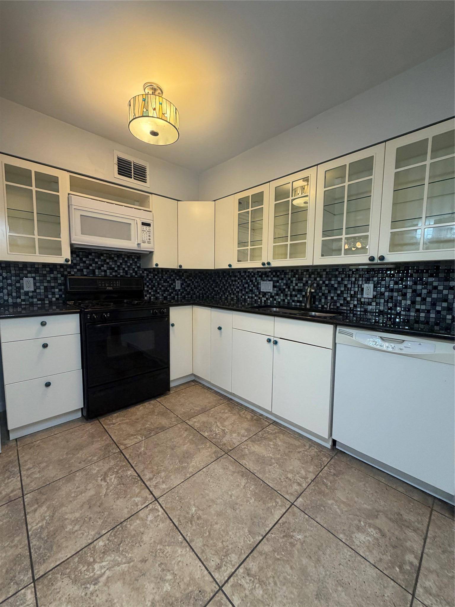 2303 Barton Village CIR #101, Austin, TX 78704