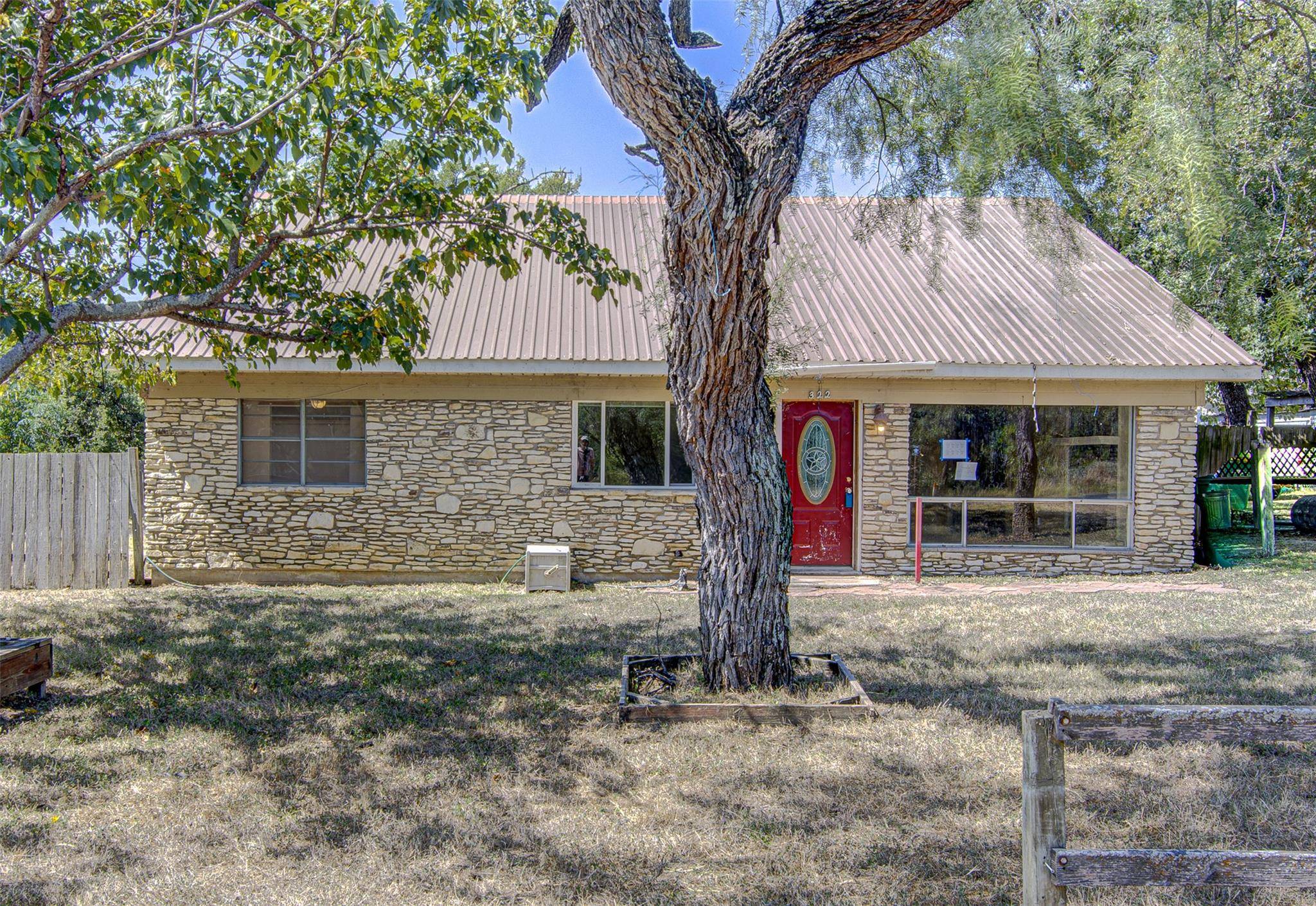 322 E Castleshoals DR, Granite Shoals, TX 78654