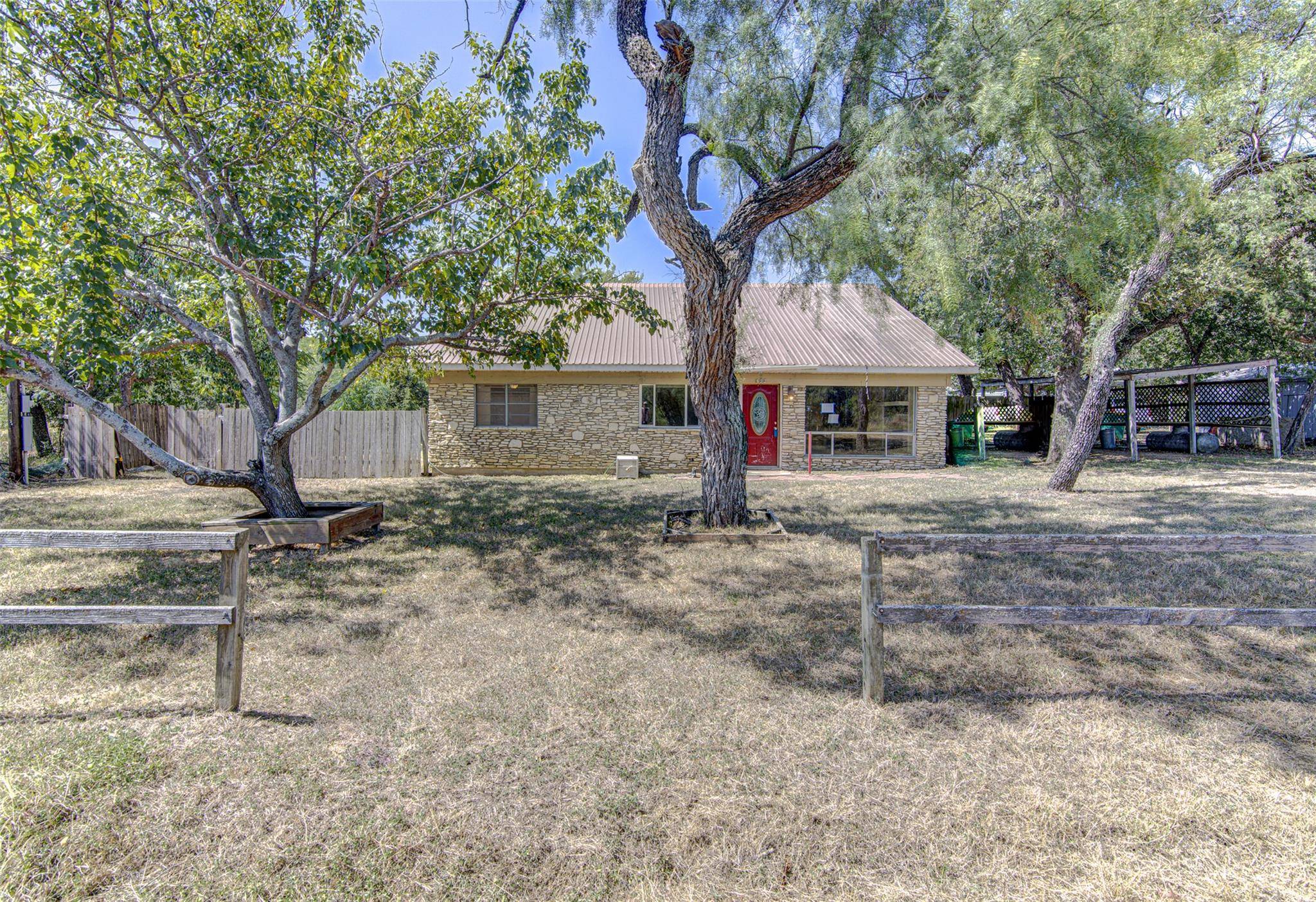 322 E Castleshoals DR, Granite Shoals, TX 78654