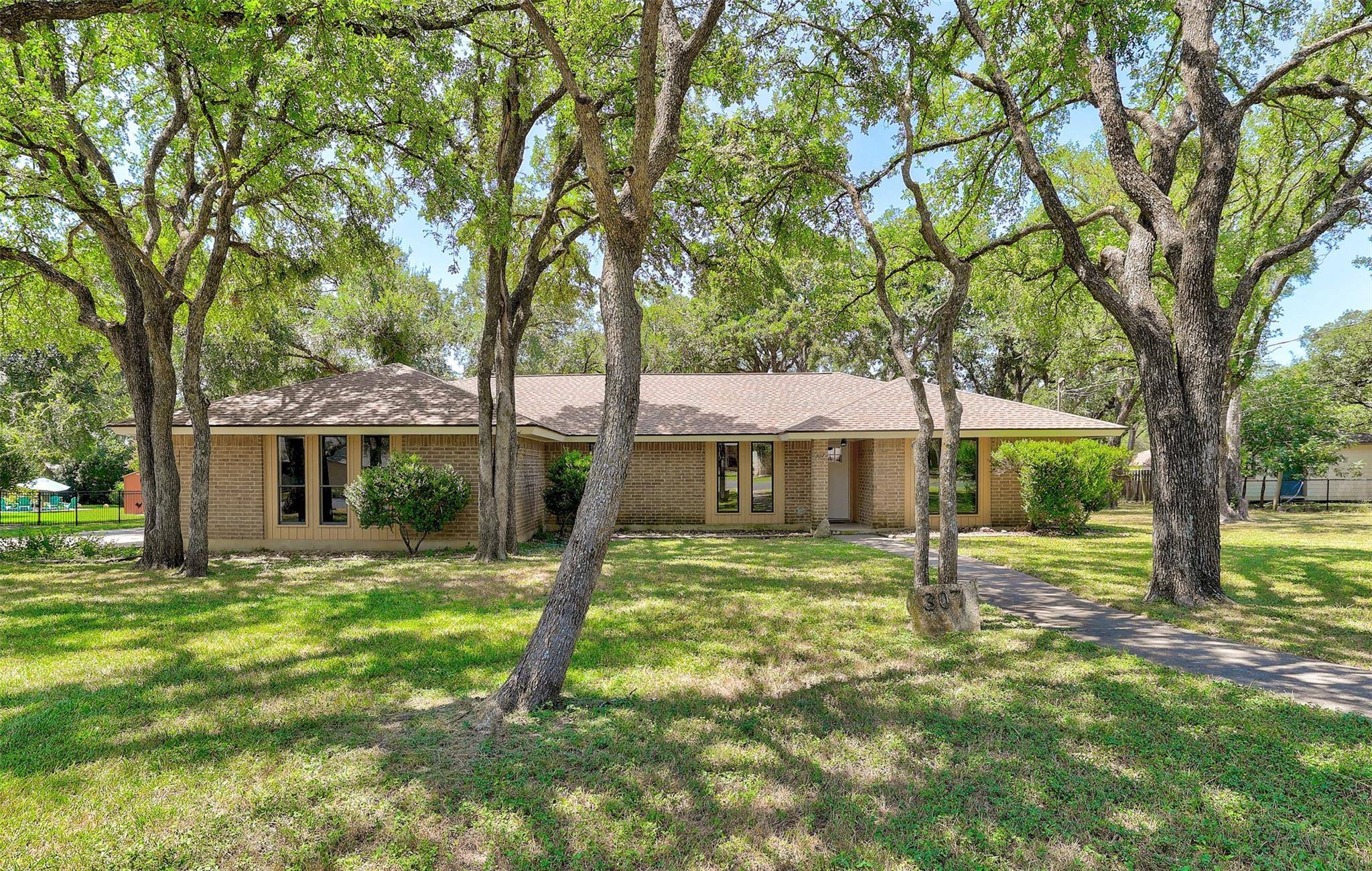307 Las Plumas DR, Georgetown, TX 78628