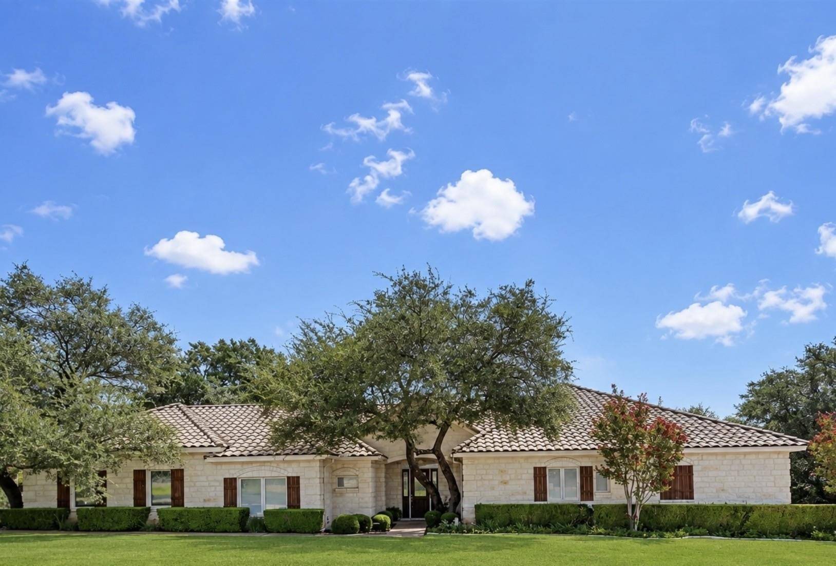 2 Jasperwood CT, Austin, TX 78738
