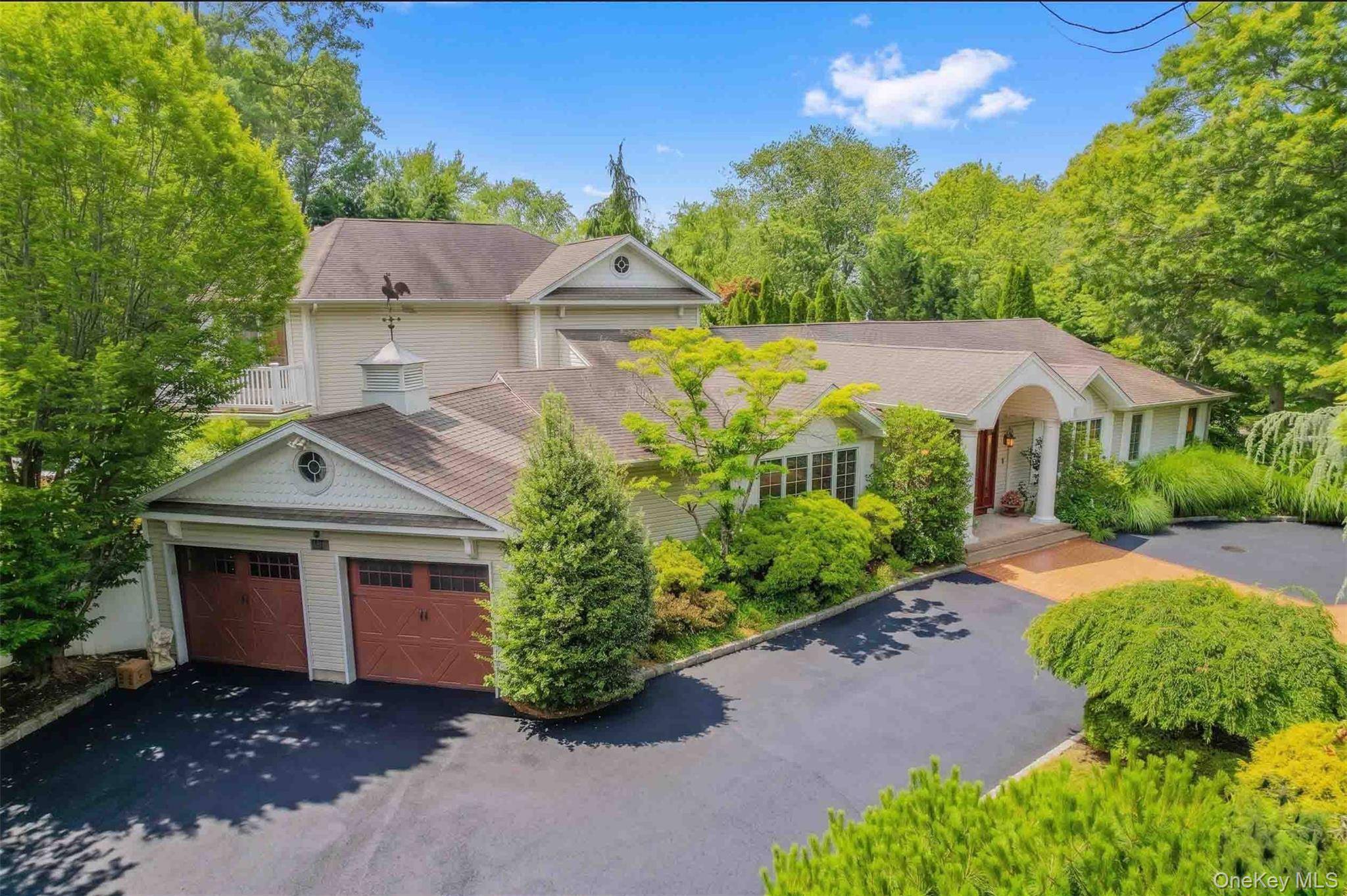 20 Astro PL, Dix Hills, NY 11746