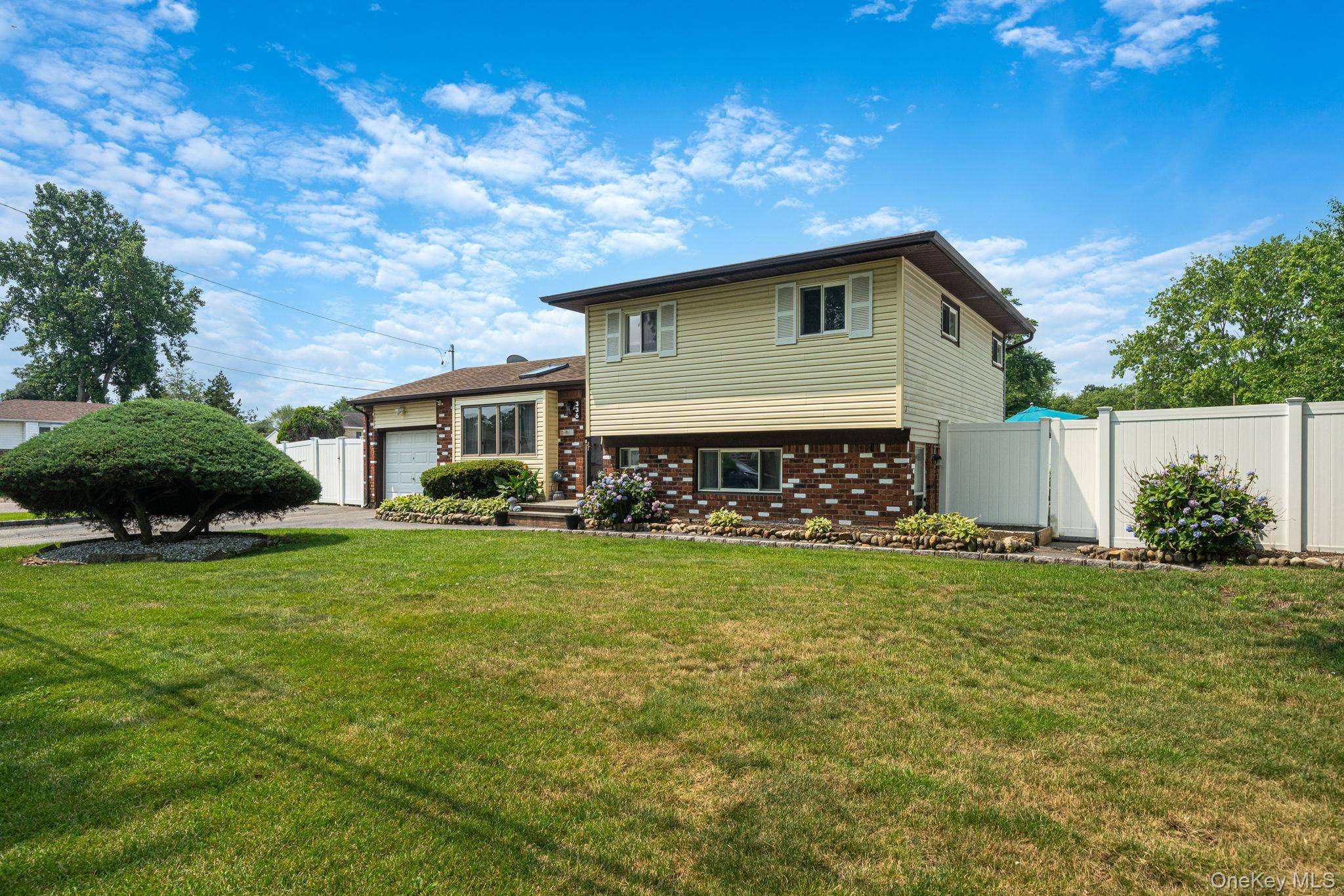 336 W 23rd ST, Deer Park, NY 11729