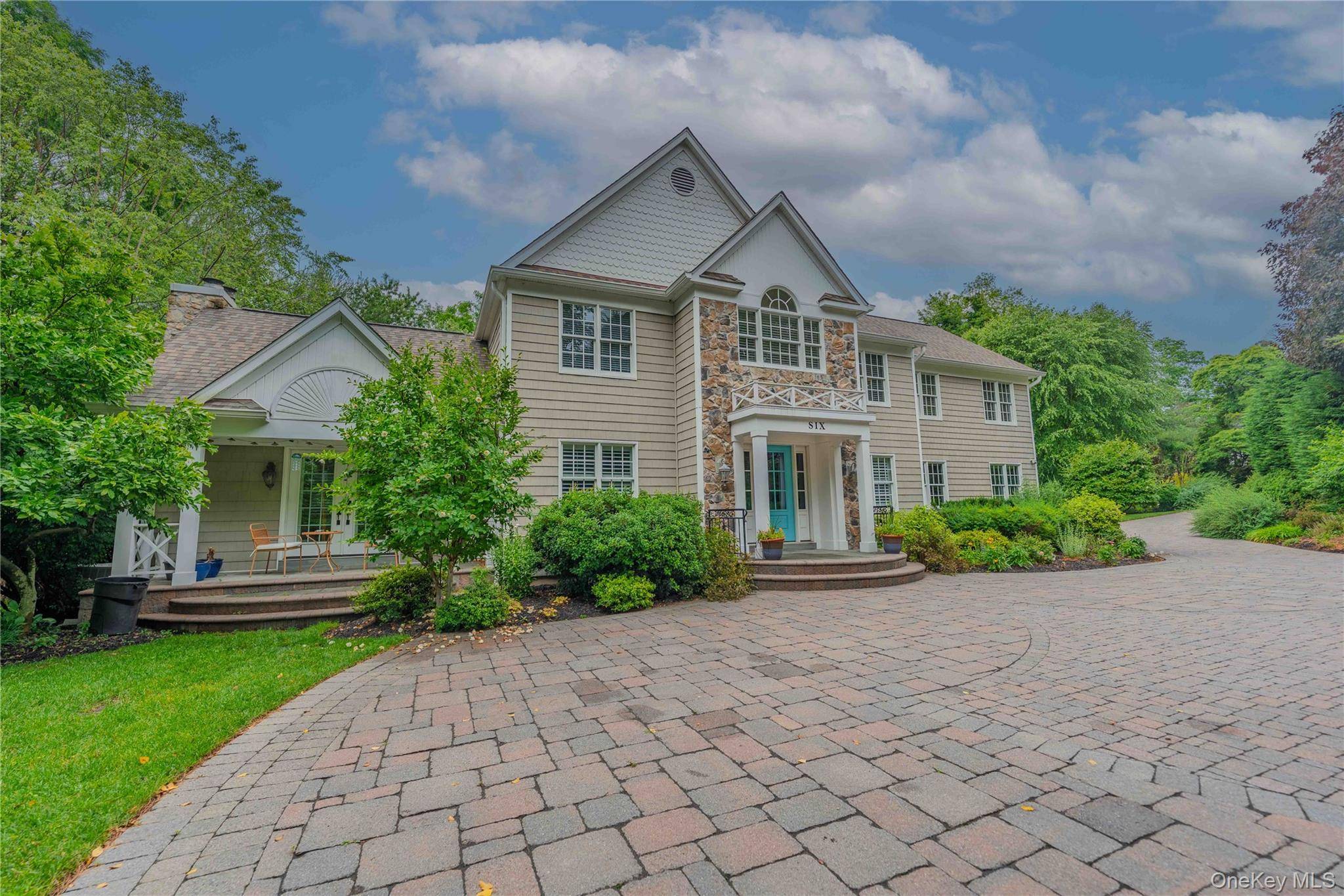 6 Maureen DR, Mount Sinai, NY 11766