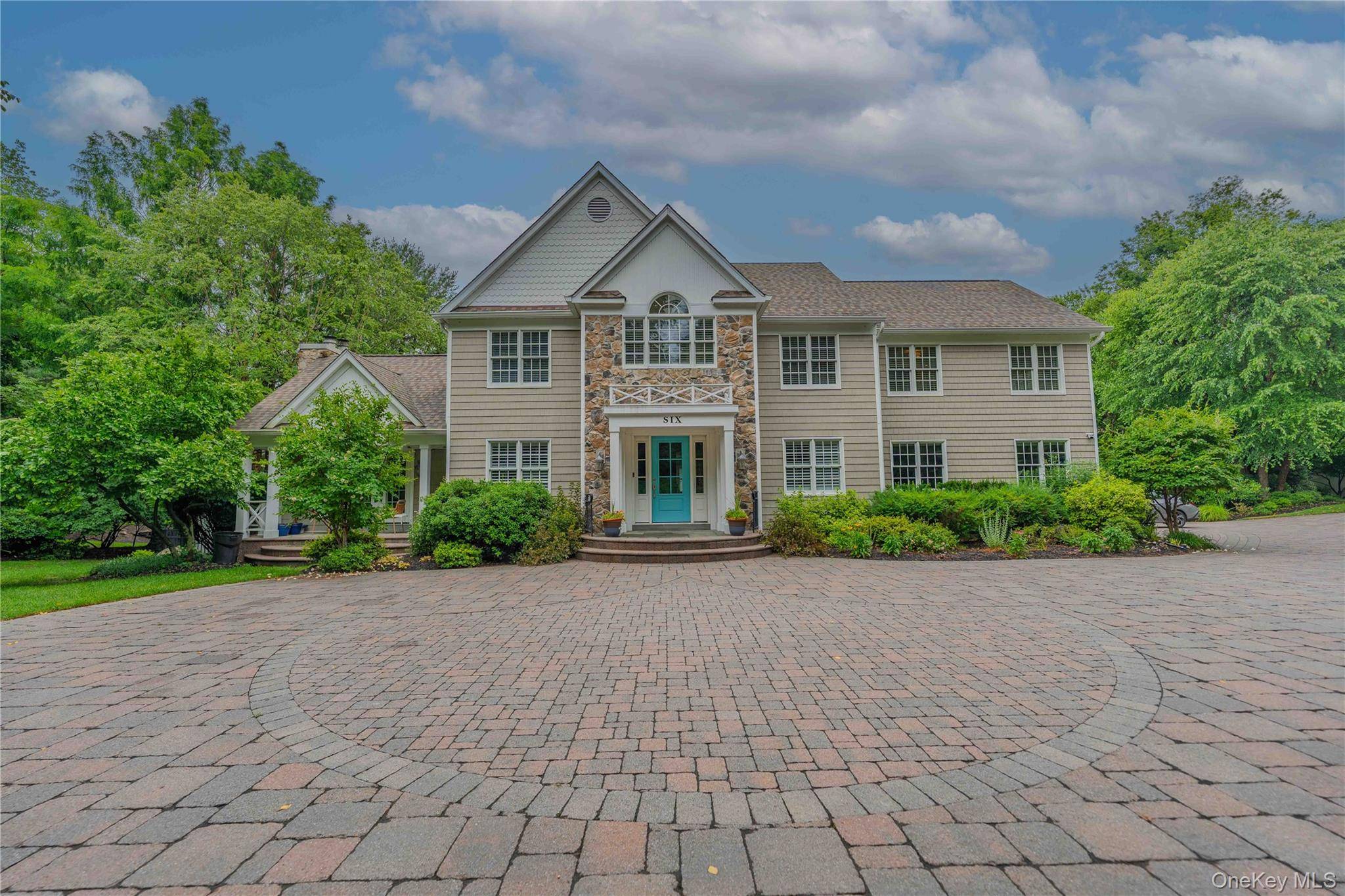 6 Maureen DR, Mount Sinai, NY 11766