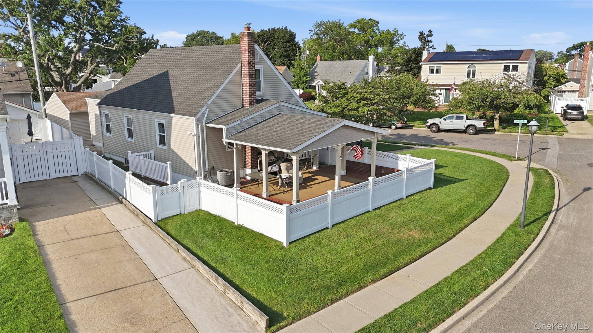 790 Woodside DR, Wantagh, NY 11793