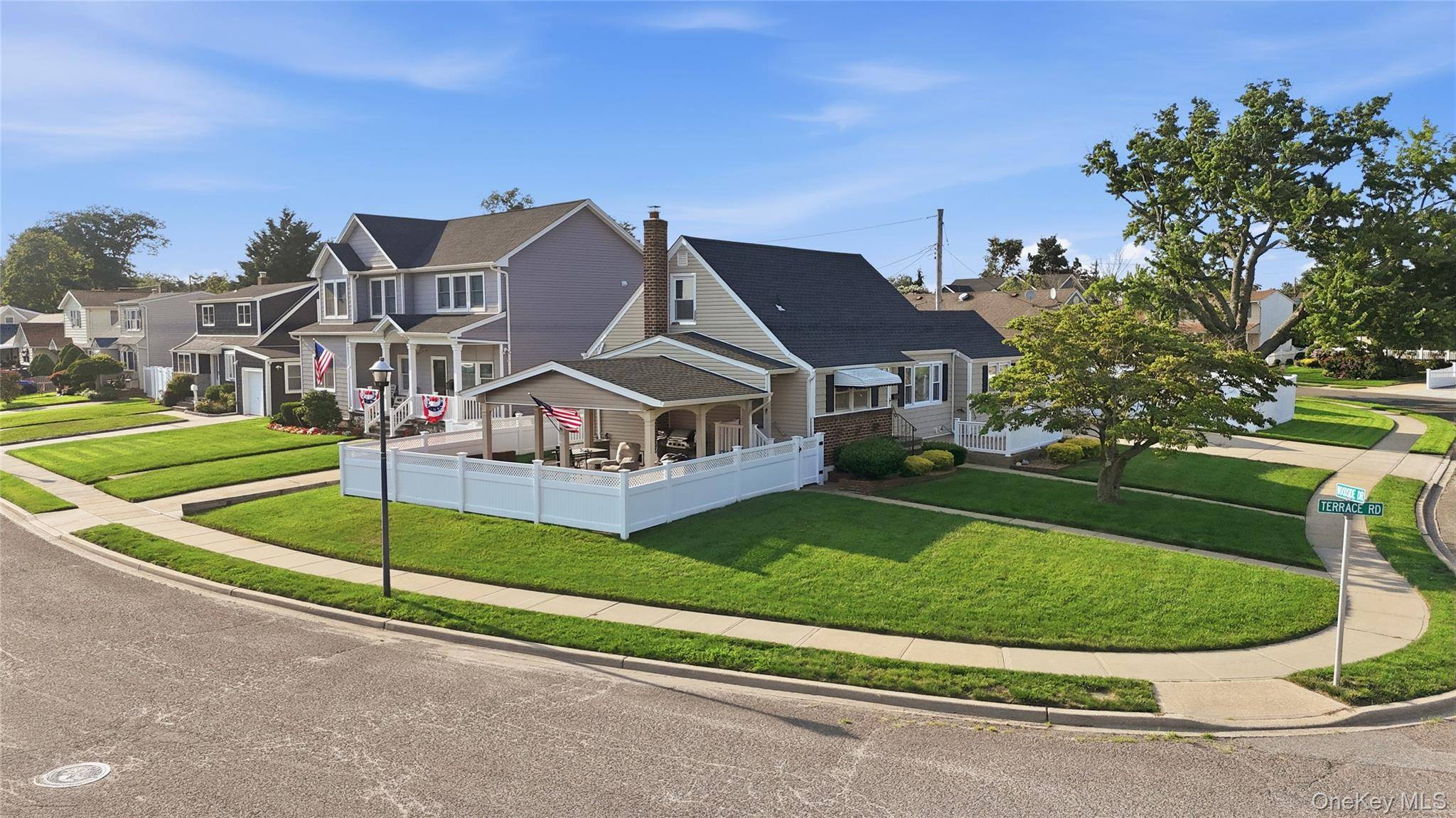 790 Woodside DR, Wantagh, NY 11793
