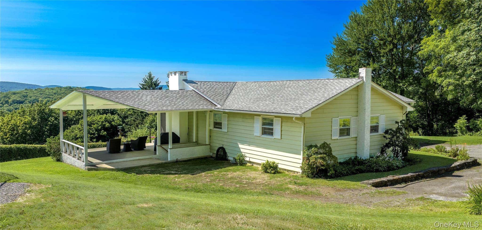 21 Overlook DR, Pawling, NY 12564