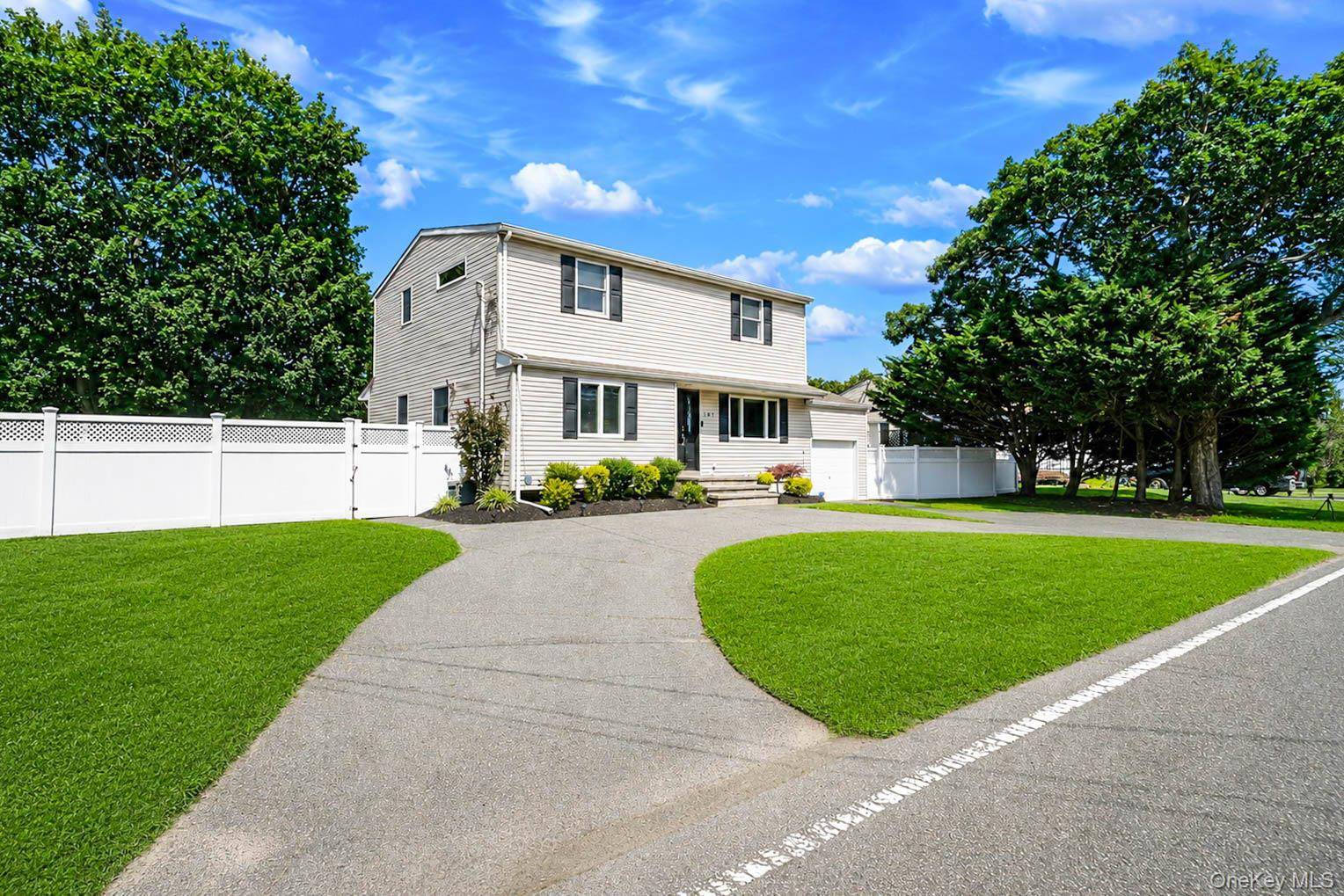 107 Terry RD, Sayville, NY 11782