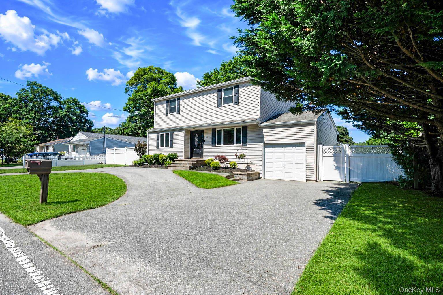 107 Terry RD, Sayville, NY 11782