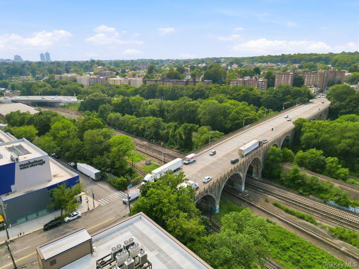 4412 Bronx BLVD, Bronx, NY 10470