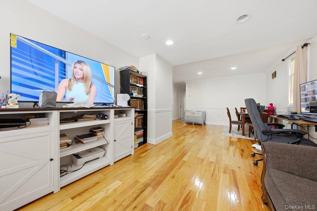 4412 Bronx BLVD, Bronx, NY 10470