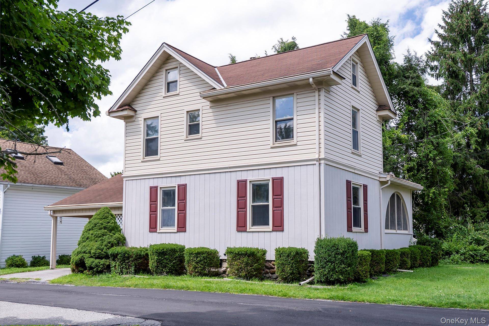 7 Maple AVE, Millbrook, NY 12545