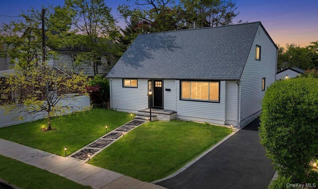 20 Howard ST, Hicksville, NY 11801