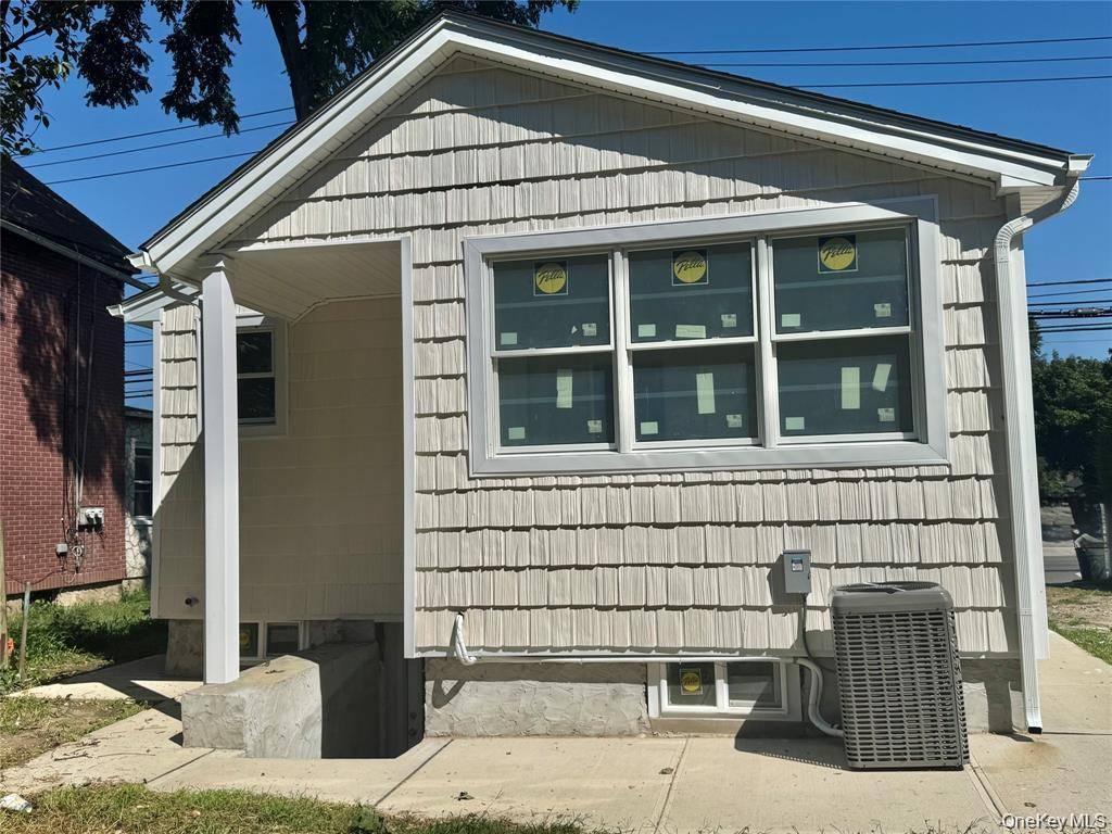 98 Steamboat RD, Great Neck, NY 11024