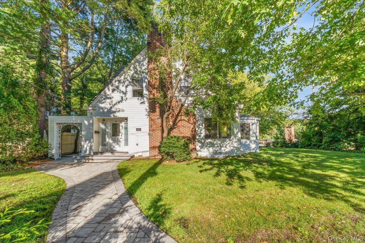 19 Gilchrest RD, Great Neck, NY 11021
