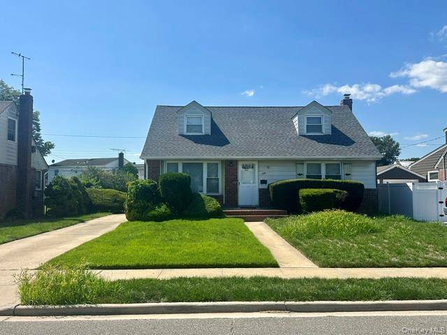 586 Martin RD, Franklin Square, NY 11010